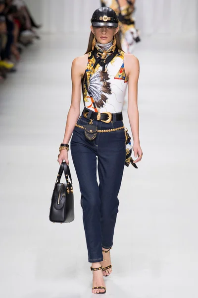 Look 18